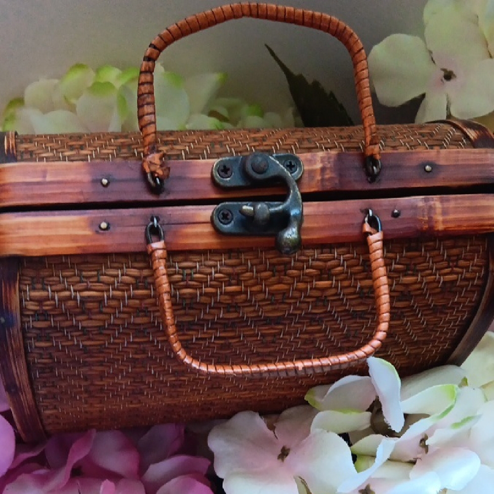 Vintage Woven Basket Handbag - Picture 2 of 9